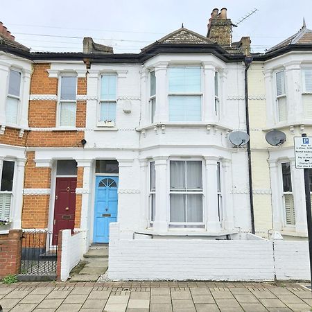 Two Bedroom Flat With Private Patio In Battersea ロンドン エクステリア 写真