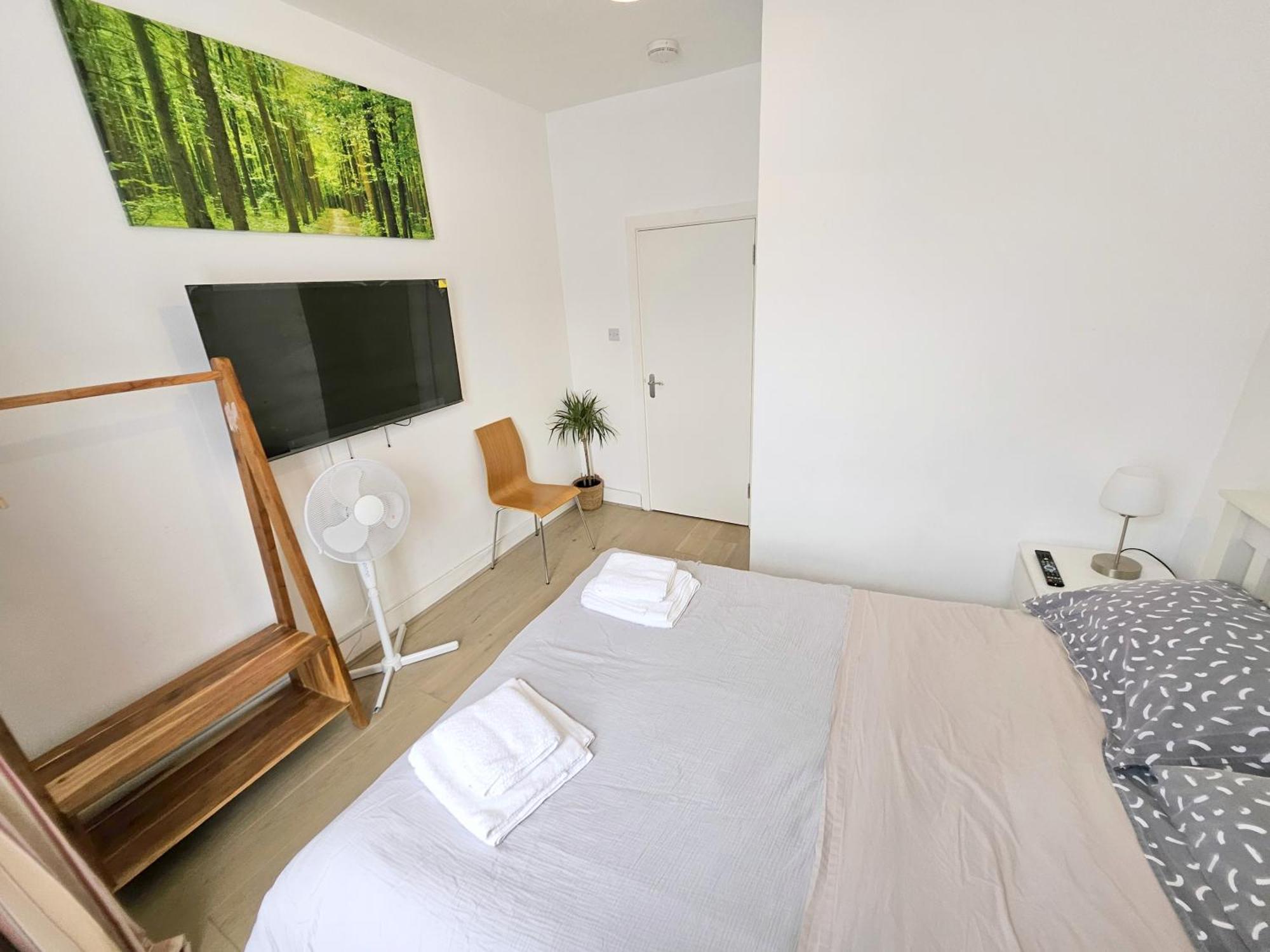 Two Bedroom Flat With Private Patio In Battersea ロンドン エクステリア 写真